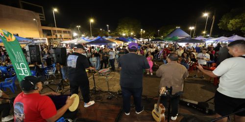 Grupo Não Tem Hora animou a feira, que foi pensada para ampliar o calendário de eventos em Dourados – Foto: A. Frota