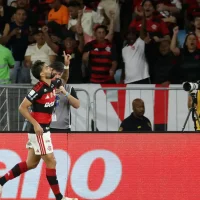 Flamengo vence e fica a um ponto do Palmeiras, líder do Brasileirão