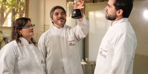Programa Centelha apoia inovação no Estado e transforma microrganismos em corante natural industrial