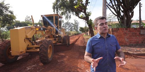 Prefeito acompanha obra na Vila Nova Esperança e destaca que bairro ganha valorização e população mais comodidade- Crédito: A. Frota