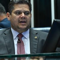 Presidente do Senado garantiu que proposta orçamentária vai a Plenário assim que for aprovada na CMO
Foto: Jefferson Rudy/Agência Senado