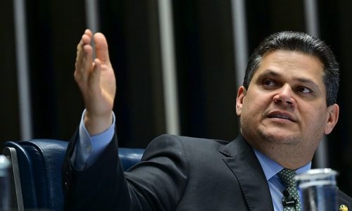 Alcolumbre retira PEC da Segurança Pública da pauta do Senado