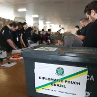 Quase 1 milhão de brasileiros no exterior poderão votar nas eleições