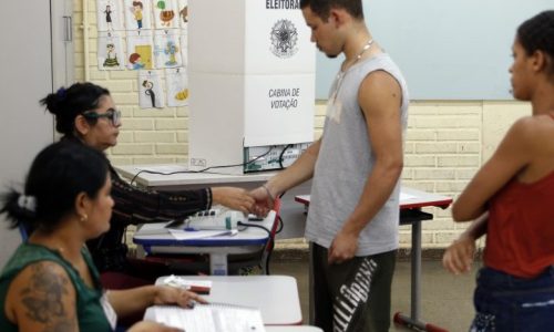 Brasileiros voltam às urnas no domingo para escolher presidente da República e seis governadores
