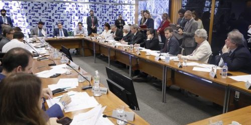 Motta preside a reunião do Colégio de Líderes
Foto: Divulgação