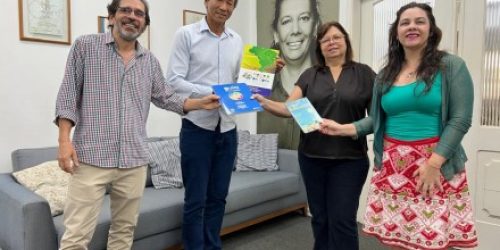 Ishy esteve no IEE acompanhado pelo assessor Natal, recepcionados pela diretora Ana Marta e a coordenadora Celiane Oliveira
Foto: Divulgação/CMD