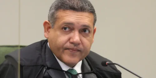 Após decisões conflitantes, Nunes Marques pede análise urgente sobre ‘Exército do Lula’