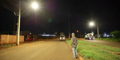 Dourados entra na reta final para trocar 37 mil lâmpadas por LED