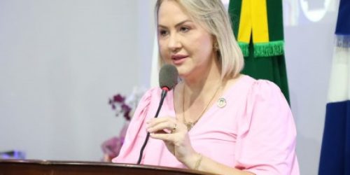 Liandra discursa após ser empossada nova presidente da Câmara de Dourados
Foto: F. Grott/CMD