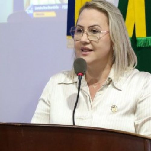 Após pedido de moradores, presidente da Câmara solicita limpeza e remoção de mato e lixo acumulados nas ruas do Jardim Flor de Liz
Foto: Franciele Grott/CMD e Assessoria