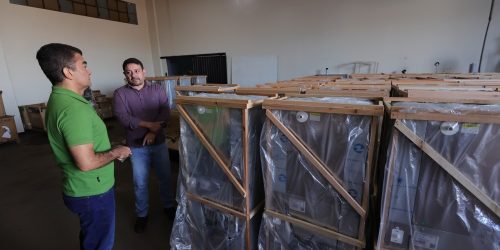 Prefeito Marçal Filho e secretário Márcio Figueiredo acompanharam a chegada dos novos equipamentos para fortalecer a rede pública de saúde – Foto: A. Frota