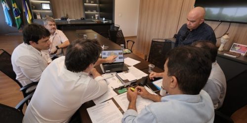 Presidente da Oleoplan, Marcos Merlin Boff, mostra produção da Usina atualmente e cita que a pretensão é trazer para Dourados uma unidade com ampla capacidade- Crédito: A. Frota