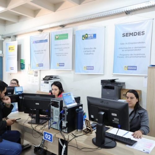 Sala do Empreendedor, instalada no Poupa Tempo, está orientado os MEIs sobre a regularização de débitos- Foto: Divulgação/Assecom