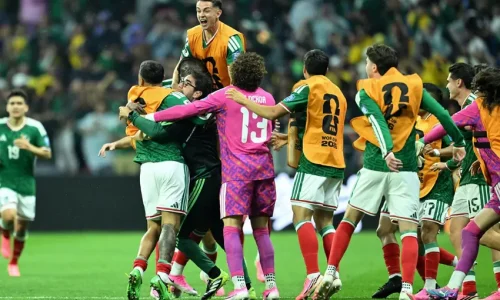 O México venceu o Equador por 2 a 0 e avançou às oitavas de final da Copa do Mundo (Foto: CARL DE SOUZA / AFP)