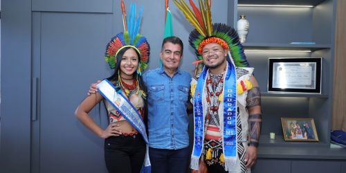 Prefeito Marçal Filho com Maria Eduarda e Júnior Sanches, miss e mister indígena Dourados. Foto: A. Frota