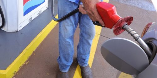 A diferença entre o menor preço encontrado na gasolina comum e o maior preço é de 3,23%- Fotos: Arquivo/ Assecom