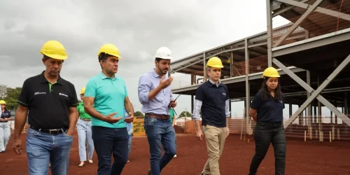 Prefeito Marçal Filho e autoridades vistoriaram as obras do Hospital de Amor às margens da rodovia Guaicurus, em Dourados – Fotos: A. Frota