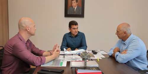 Prefeito Marçal Filho recebeu em seu gabinete o sócio-proprietário da Vifran, Salvador Franzese, e o coordenador de vendas Robson Ruedell – Foto: A. Frota
