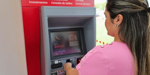 Salários dos servidores da Prefeitura de Dourados foi antecipado pelo sétimo mês seguido e está na conta desde as primeiras horas desta terça-feira. Foto: A. Frota