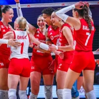 Turcas comemoram ponto na final da VNL Feminina, contra o Brasil (Foto: Volleyball World)