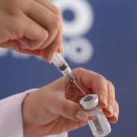 Dourados recebe novo lote da vacina contra Chikungunya e retoma imunização