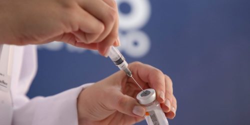 Dourados recebe novo lote da vacina contra Chikungunya e retoma imunização